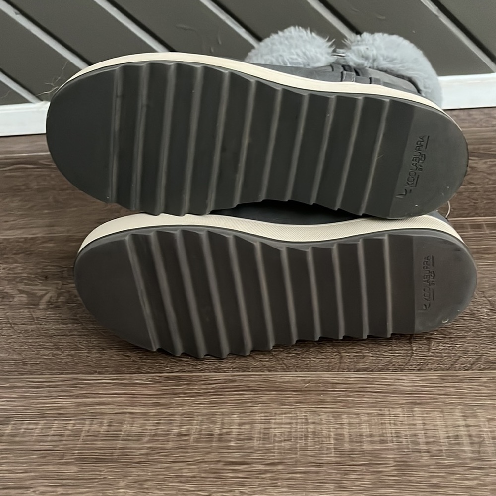 Kookaburra Boots by UGG - Picture 2 of 6